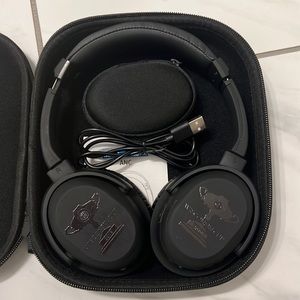 Black Noise Cancelling headphones